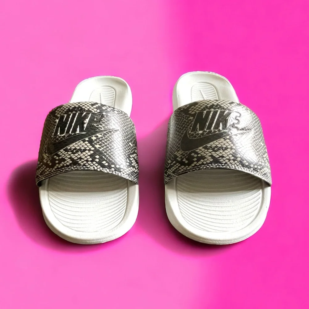NIKE Animal Print Slides • Size 9 • Women - Picture 2 of 10